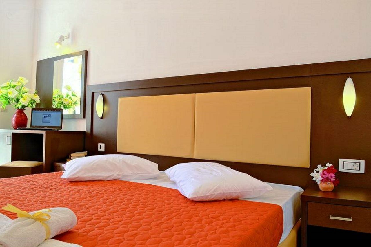 Ikaros Hotel (Adults Only) Laganas Buitenkant foto